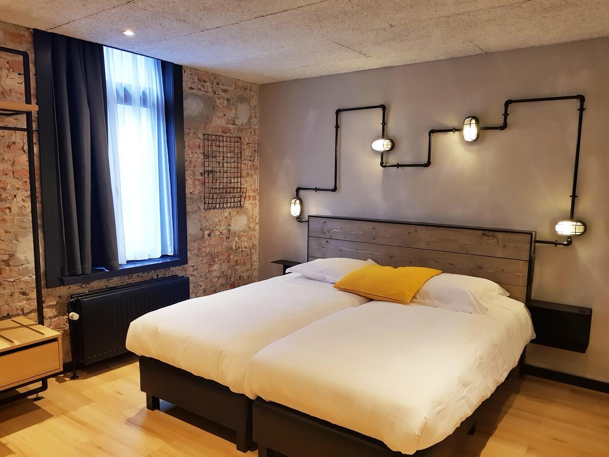 Small Room,669729315:JPEG